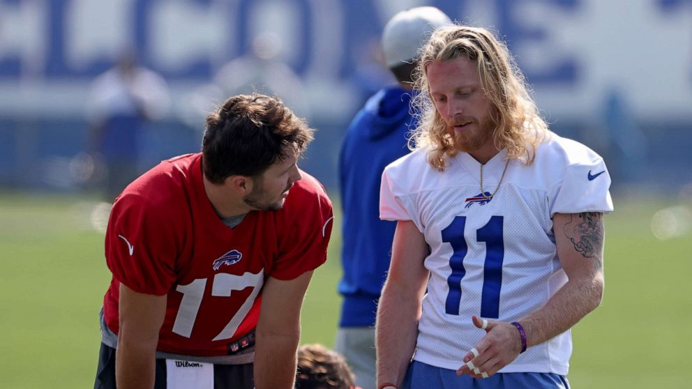 Bills' Cole Beasley, a vaccine critic, in COVID-19 re-entry protocol