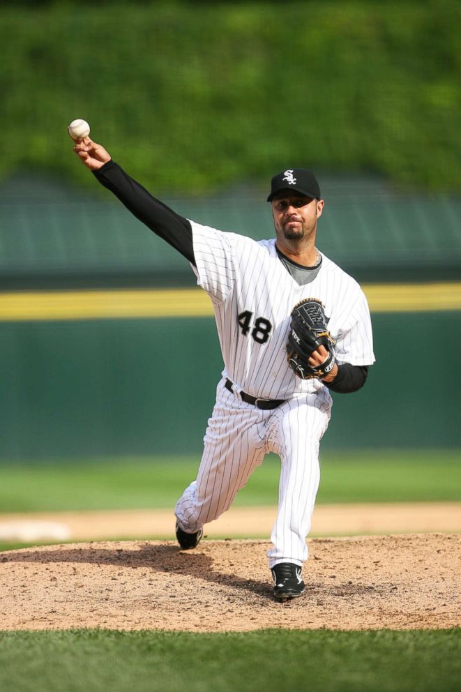 PHOTO: Esteban Loaiza of the Chicago White Sox pitches during a game against the Minnesota Twins in Chicago on June 8, 2008.  