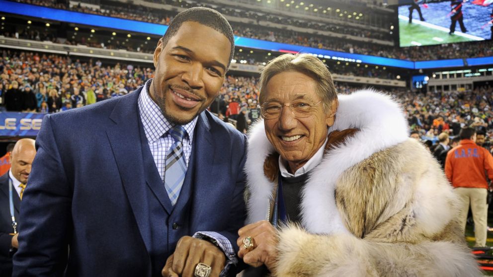 Former NFL players Michael Strahan, left, and Joe Namath attend the Pepsi Super Bowl XLVIII Pregame Show at MetLife Stadium on Feb. 2, 2014 in East Rutherford, New Jersey.