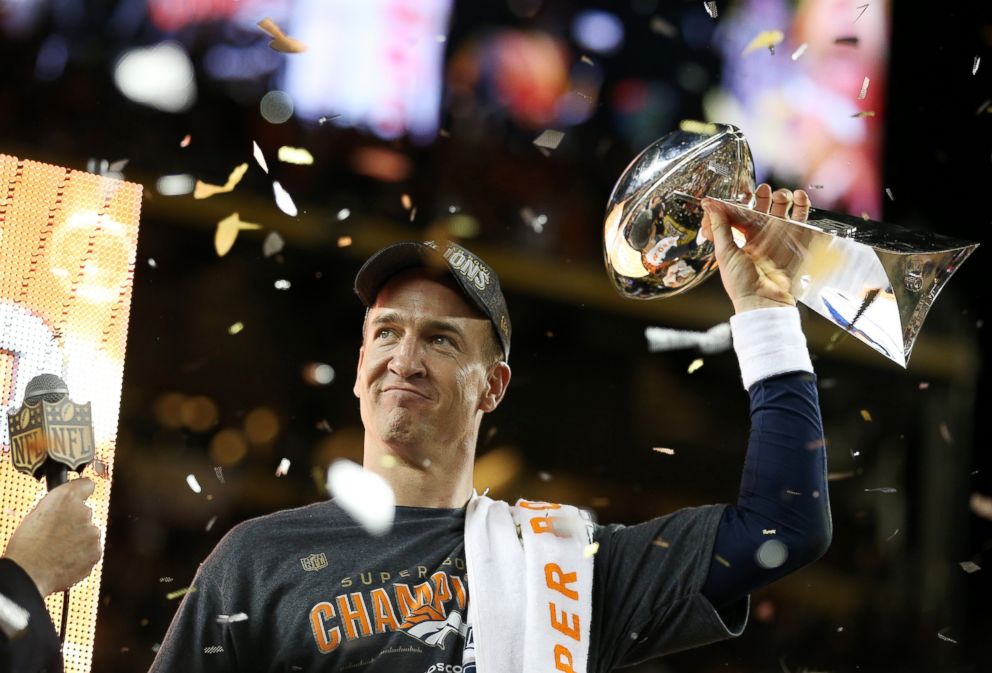 Denver Broncos quarterback Peyton Manning gives a thumbs up as he News  Photo - Getty Images