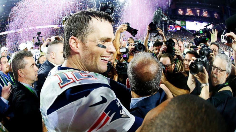 PHOTO: Tom Brady #12 of the New England Patriots is surrounded by the media after defeating the Seattle Seahawks 28-24 during Super Bowl XLIX at University of Phoenix Stadium on Feb. 1, 2015 in Glendale, Ariz.