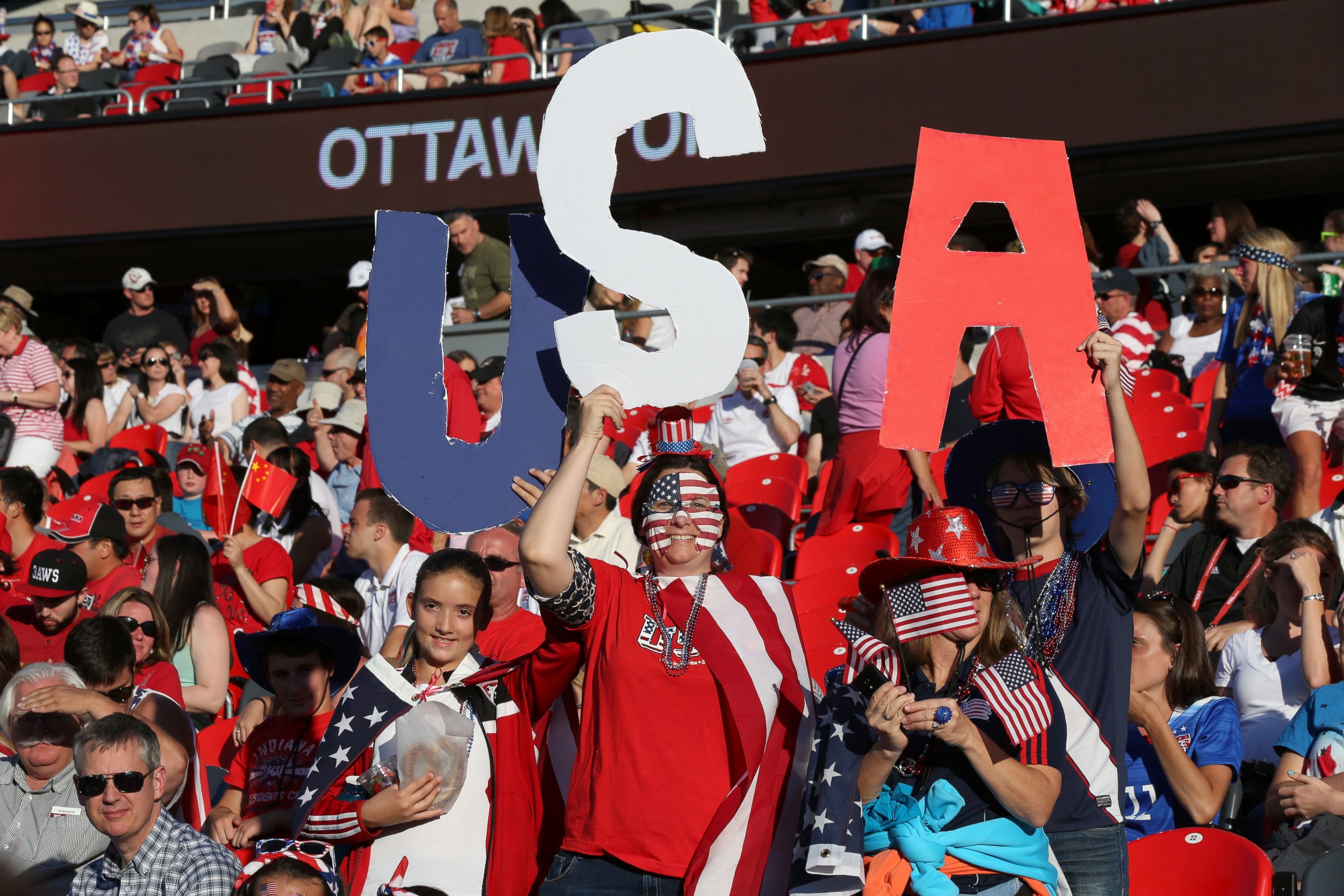 PHOTO: Fans of the United States cheer in the first half against China in the FIFA Women's World Cup 2015 Quarter Final match at Lansdowne Stadium on June 26, 2015 in Ottawa, Canada.