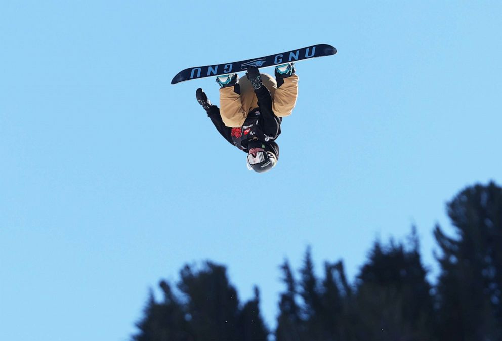 PHOTO: Jamie Anderson of the United States competes in the women's snowboard slopestyle competition at the Toyota U.S. Grand Prix at Mammoth Mountain on Jan. 8, 2022, in Mammoth, Calif.