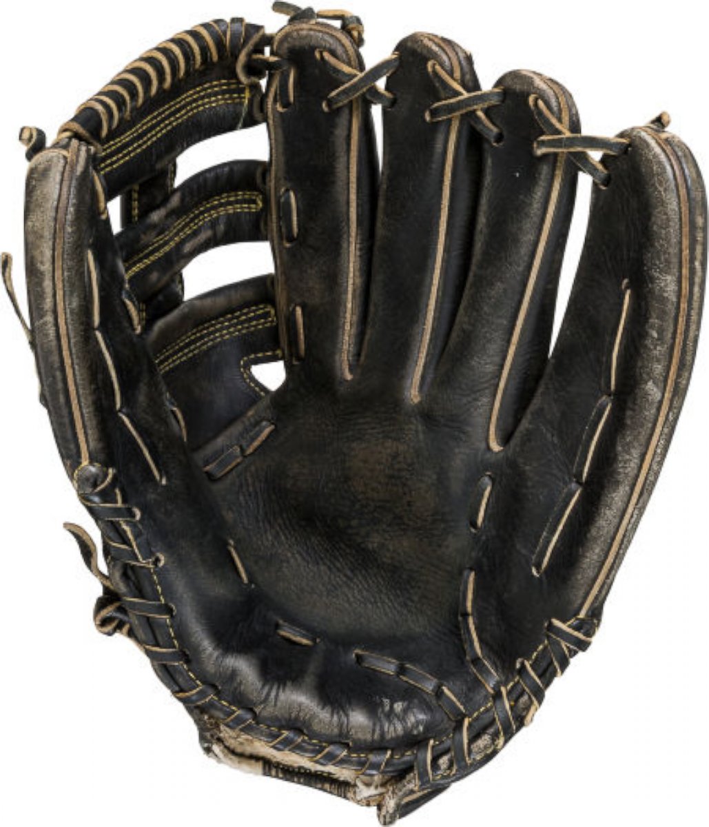 PHOTO: The glove worn by fan Jeffrey Maier during a 1996 playoff game between the New York Yankees and Baltimore Orioles is part of a sale through Heritage Auctions.