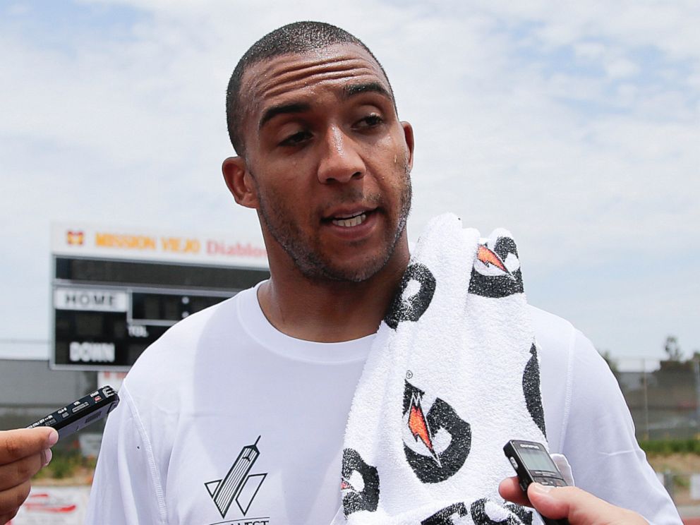 PHOTO: In this July 12, 2013 file photo, New York Jets tight end Kellen Winslow Jr. talks to reporters after a workout organized by quarterback Mark Sanchez in Mission Viejo, Calif.