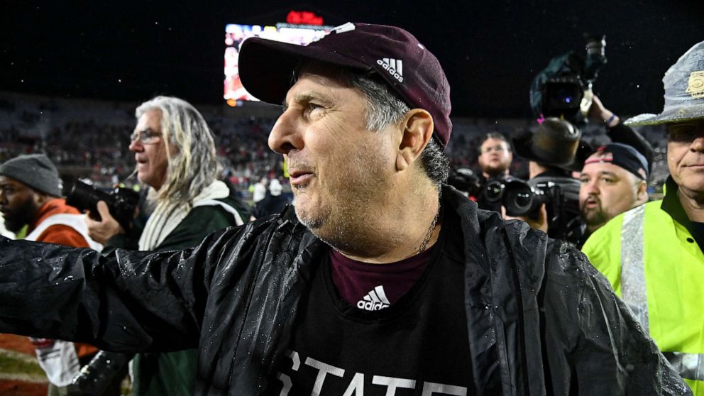 Mississippi State college football coach Mike Leach dies after heart attack  - ABC News