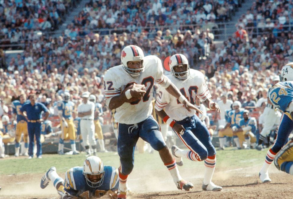 PHOTO: O.J. Simpson of the Buffalo Bills runs during a game against the San Diego Chargers in San Diego.