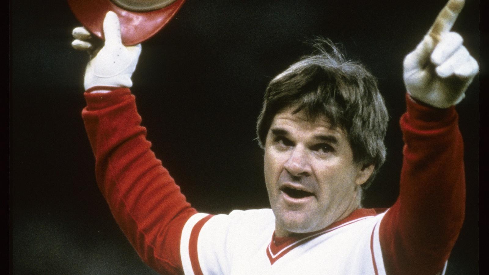 PHOTO: Outfielder Pete Rose #14 of the Cincinnati Reds salutes the crowd after surpassing Ty Cobb with his 4192 hit that came against San Diego Padres pitcher Eric Show on Sept. 11, 1985 at Riverfront Stadium in Cincinnati.