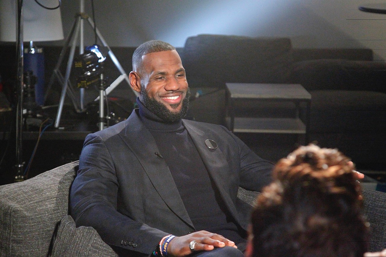 PHOTO: LeBron James sits down with Robin Roberts to discuss his Sports Illustrated, Sportsperson of the Year award.