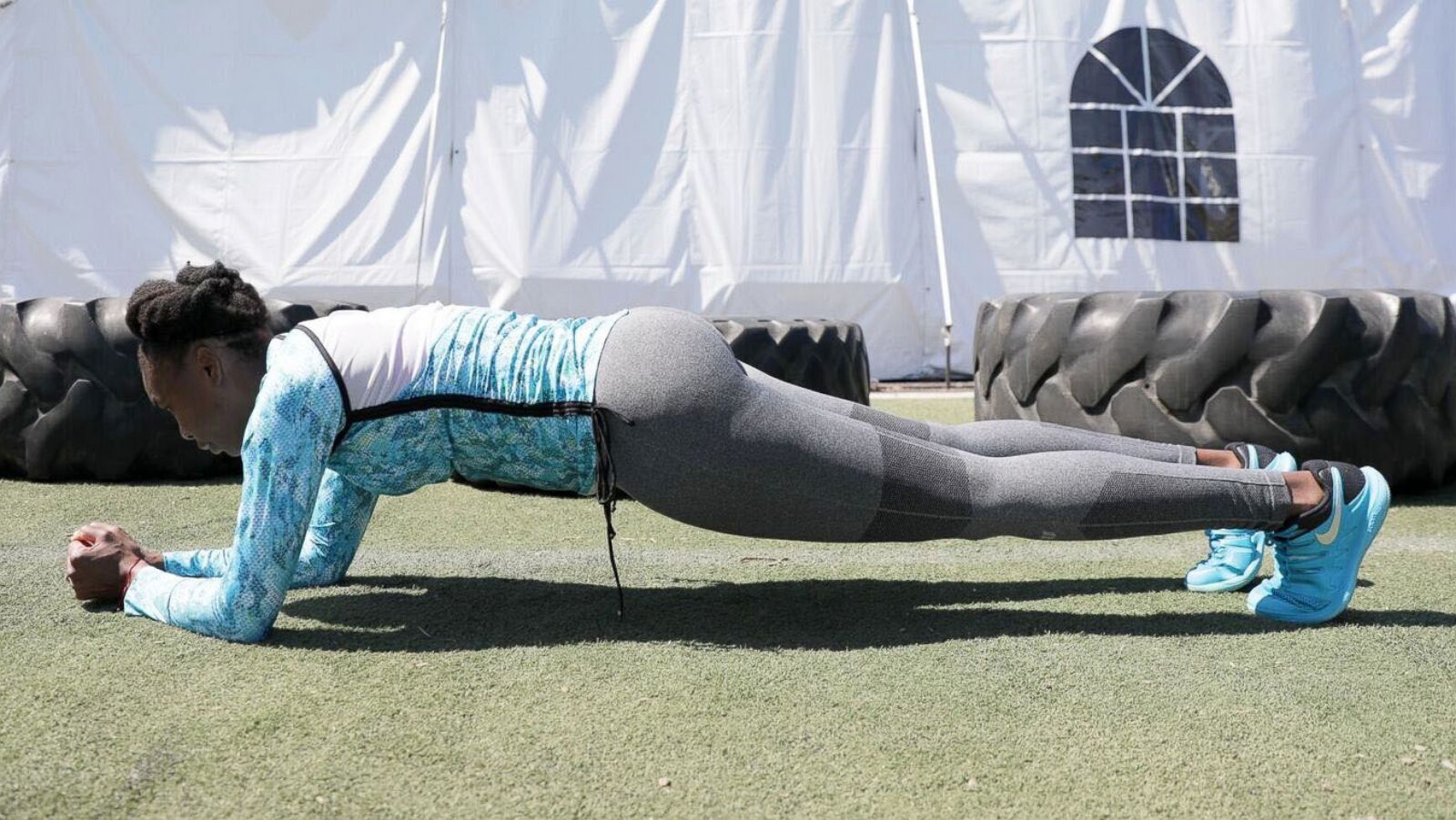 PHOTO: Venus Williams in plank position.