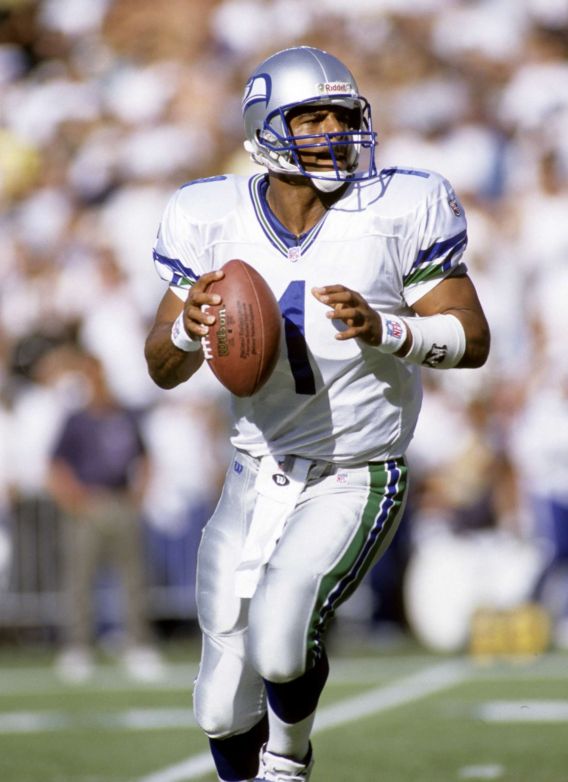 PHOTO: In this Nov. 9, 1997, file photo, Hall of Fame quarterback Warren Moon of the Seattle Seahawks looks for an open receiver during a 37-31 victory over the San Diego Chargers, at Qualcomm Stadium in San Diego, Calif.