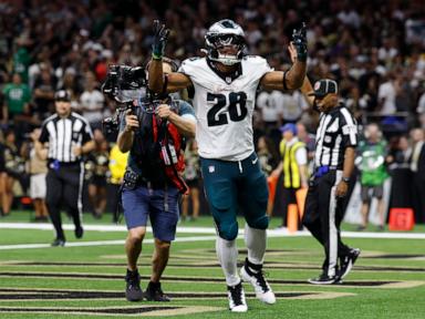 Saquon Barkley's 2 fourth-quarter TDs lift Eagles over Saints in a defensive 15-12 thriller