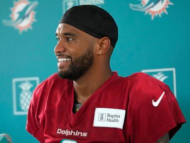 Vikings DC Flores says he was hurt by Tagovailoa's sharp criticism but wishes Dolphins QB well