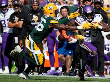 Sam Darnold and undefeated Vikings dominate first half and hang on to beat Packers 31-29