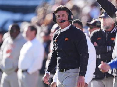 Oklahoma State coach Mike Gundy agrees to restructured contract after 3-9 season