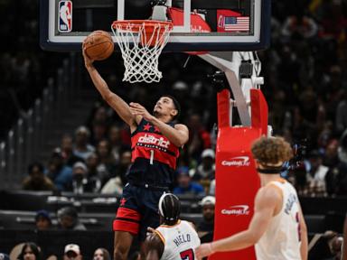 Stephen Curry scores 24 points in his return to lead the Warriors past the Wizards, 125-112