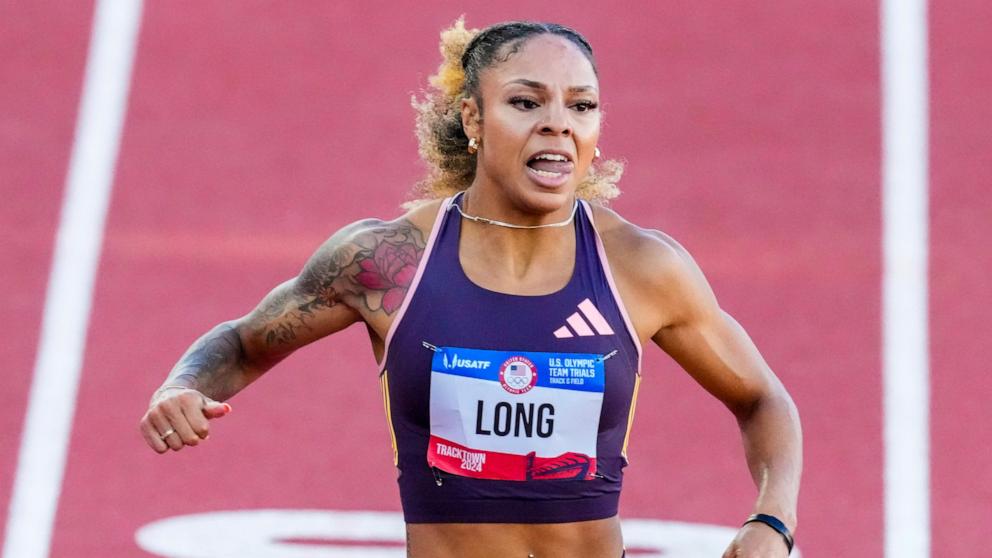 Read more about the article Sprinter McKenzie Long reaches the 200-meter final at the Olympic qualifying heats with her mom in her heart