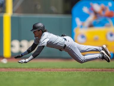 Korey Lee and Lenyn Sosa deliver RBI hits in the 9th as White Sox beat Giants 6-2