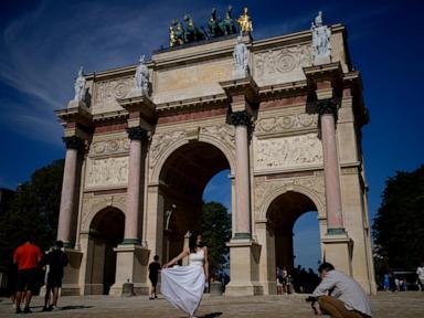 AP PHOTOS: With the Paris Games as their canvas, people are enjoying the City of Light