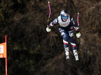 Lindsey Vonn falls toward end of downhill training run in Cortina