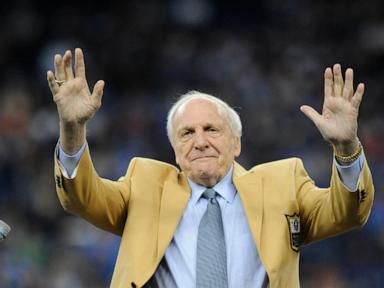 Hall of Famer Joe Schmidt, who helped Detroit Lions win 2 NFL titles, dies at 92