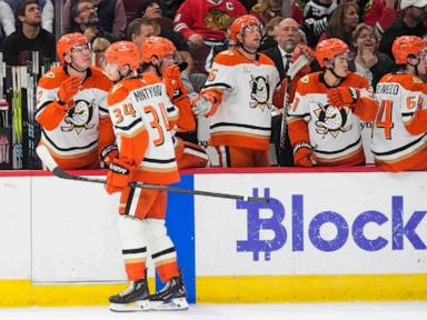 Alex Killorn helps the Ducks beat the Blackhawks 3-2 for their third straight win