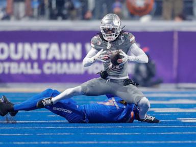 No. 10 Boise State grabs CFP spot, beating No. 19 UNLV 21-7 in Mountain West championship