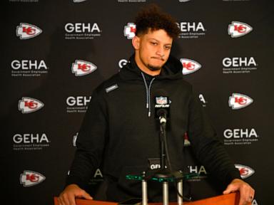 Chiefs QB Patrick Mahomes plans to play against Texans on Saturday despite his high-ankle sprain