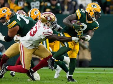 Josh Jacobs runs for 3 TDs as Packers roll past short-handed 49ers 38-10