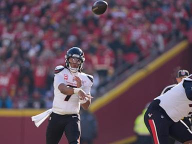 Mahomes throws for TD and runs for score as Chiefs beat Texans 27-19 to close in on No. 1 seed