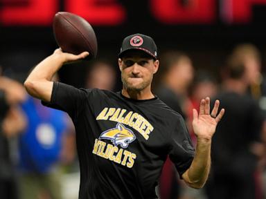 Atlanta Falcons wear T-shirts honoring school shooting victims before season opener