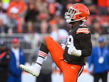 Browns trade DE Za'Darius Smith to Lions needing help after Aidan Hutchinson injury, AP source says