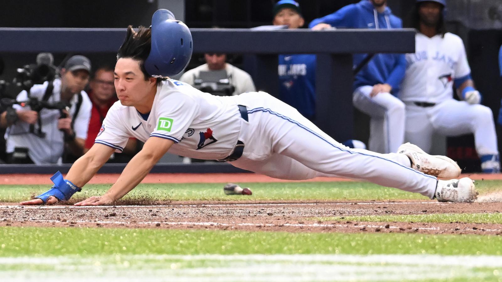 Alejandro Kirk has tiebreaking hit in 6th inning as Blue Jays beat Mariners 4-3