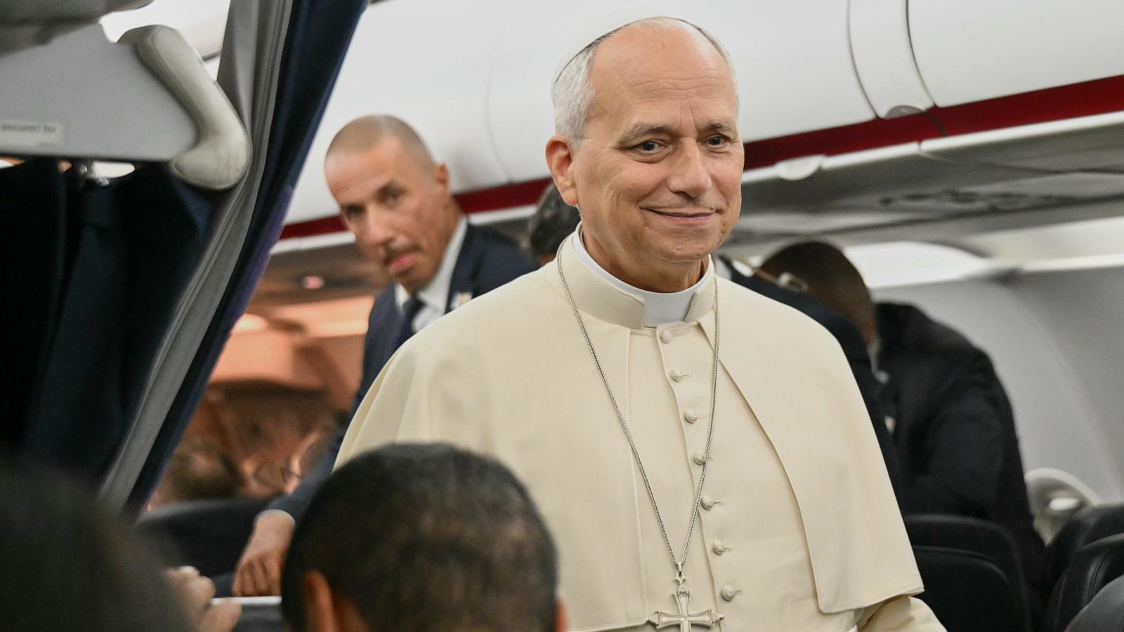 White Sox receive letter from Pope Leo XIV on playoff opener