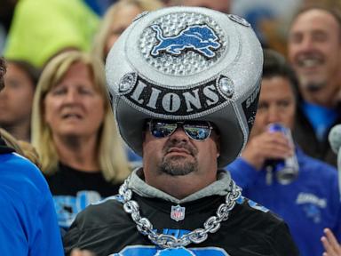 Jared Goff throws for 3 TDs and Lions win 5th straight, dominating Titans 52-14