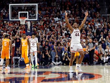 No. 1 Auburn slips past No. 6 Tennessee 53-51 and extends its winning streak to 11 games