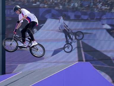 Deng Yawen of China wins freestyle BMX gold, 5-time world champ Hannah Roberts of US crashes out