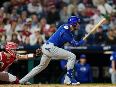 Cody Bellinger drives in 4 runs in the Cubs' 10-4 win over the Phillies