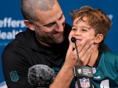 Eagles coach Nick Sirianni apologizes for his behavior toward fans at the Linc