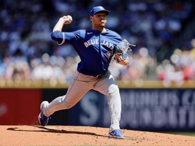 Yariel Rodríguez gets 1st win, Alejandro Kirk drives in pair to help Blue Jays beat Mariners 5-4