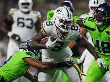 Jordan Love throws for 2 TDs and Packers beat Seahawks 30-13 as Seattle QB Geno Smith injures knee