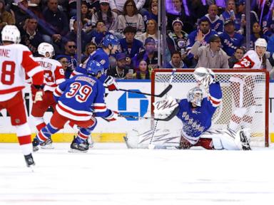 Kreider scores tiebreaking goal in 2nd period as Rangers beat Red Wings 4-1