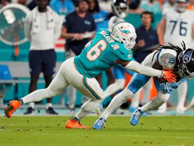 Chiefs acquire three-time All-Pro wide receiver DeAndre Hopkins from the Titans, AP source says