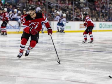 Scott Wedgewood stops 25 shots in the Avalanche's 4-0 win over the Devils