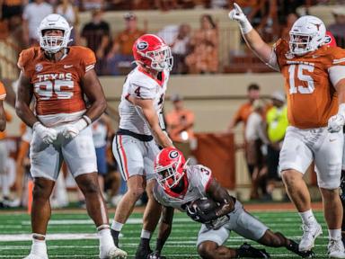 No. 5 Georgia knocks off No. 1 Texas 30-15, with Etienne running for 3 TDs