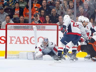 Dowd, Mangiapane scored short-handed goals as Washington beats Flyers 4-1