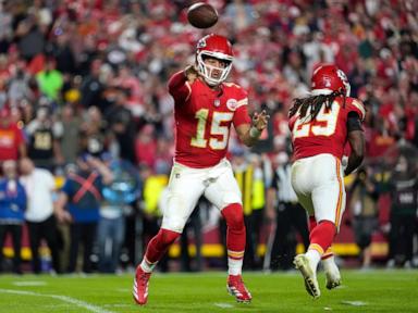 Patrick Mahomes throws for 331 yards, Derek Carr hurt as Chiefs shut down Saints for 26-13 victory