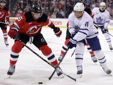 Auston Matthews scores in overtime to lift the Maple Leafs to a 2-1 win over the Devils