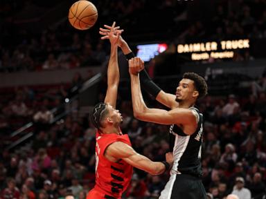 Wembanyama makes 2 free throws with 2.1 seconds left in Spurs' 118-116 win over Trail Blazers