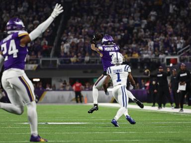 Darnold throws 3 TD passes in 2nd half as Vikings overcome 3 turnovers to beat Flacco, Colts 21-13